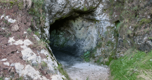 cuevas pico sacro leyenda burato dos mouros